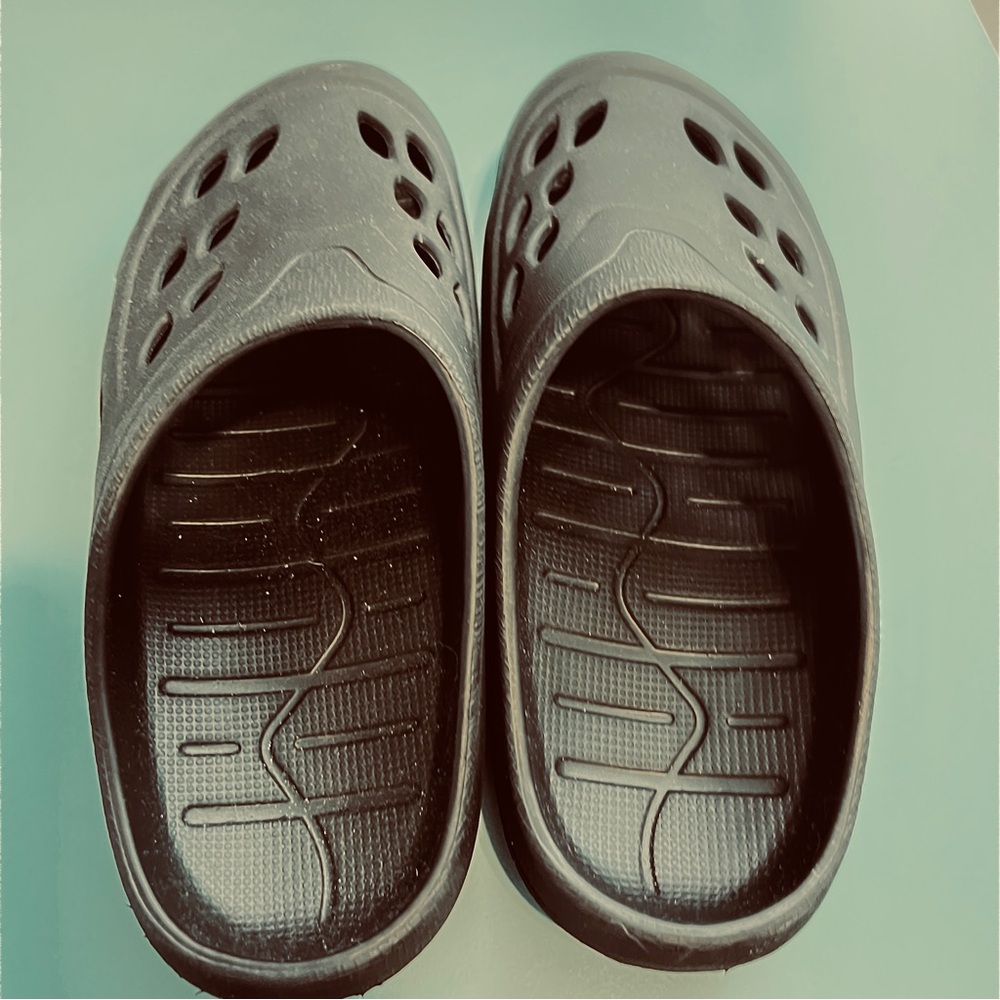 Black Plastic Slides Size 8